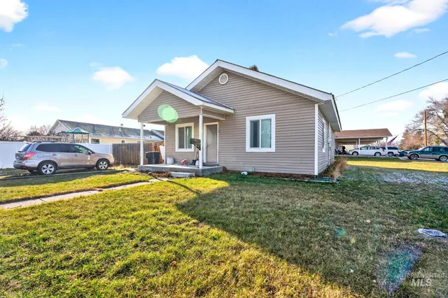 $299,900 | 208 South 4th W Street, Preston, ID 83263