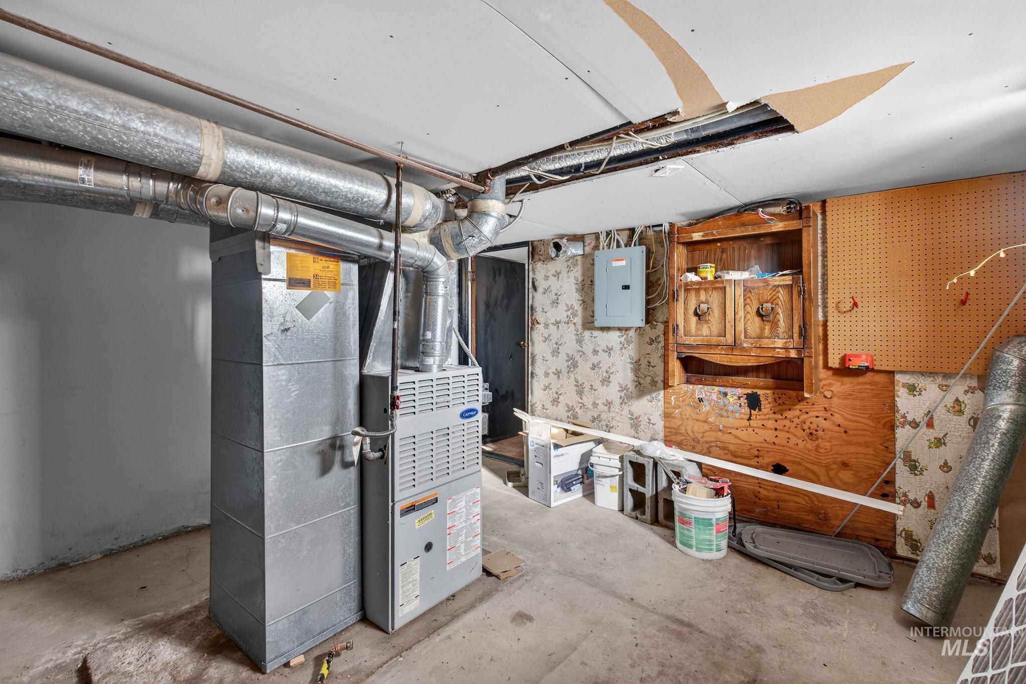 208 South 4th W Street Preston, ID 83263 - Photo 27 of 38 Utility room featuring heating unit and electric panel