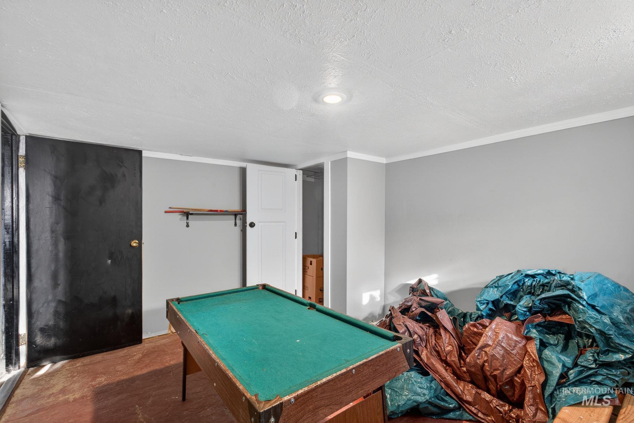 208 South 4th W Street Preston, ID 83263 - Photo 30 of 38 Rec room featuring a textured ceiling and pool table
