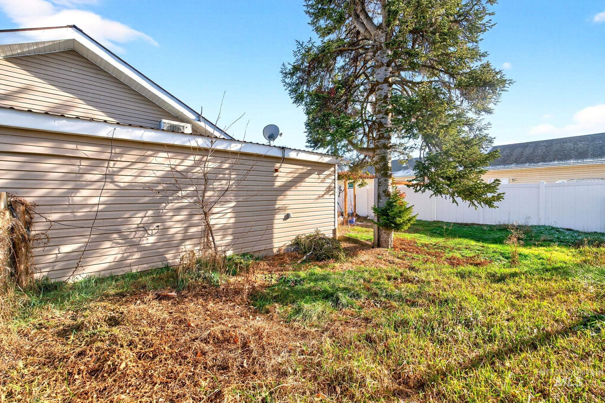 208 South 4th W Street Preston, ID 83263 - Photo 32 of 38 View of yard