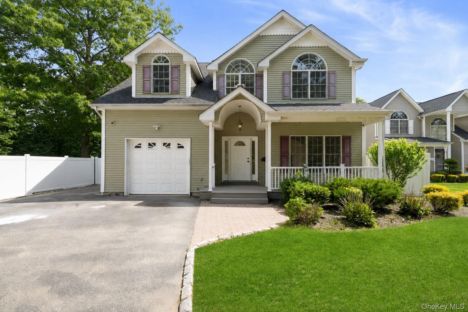 40 Muncey Road Bay Shore, NY 11706 - Photo 1 of 39