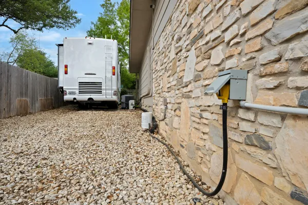 $529,900 | 320 Ridgecrest Road, Georgetown, TX 78628