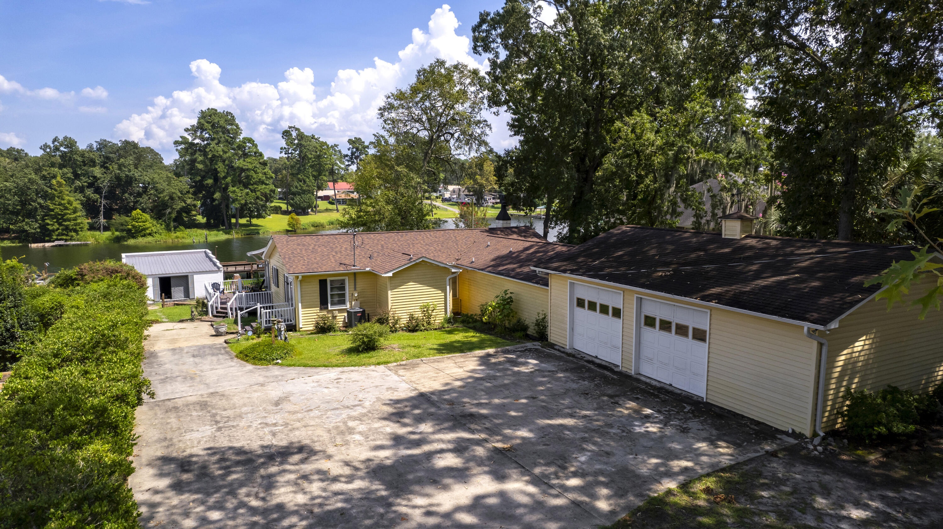 1130 Lemon Avenue Manning, SC 29102 - Photo 3 of 51 01