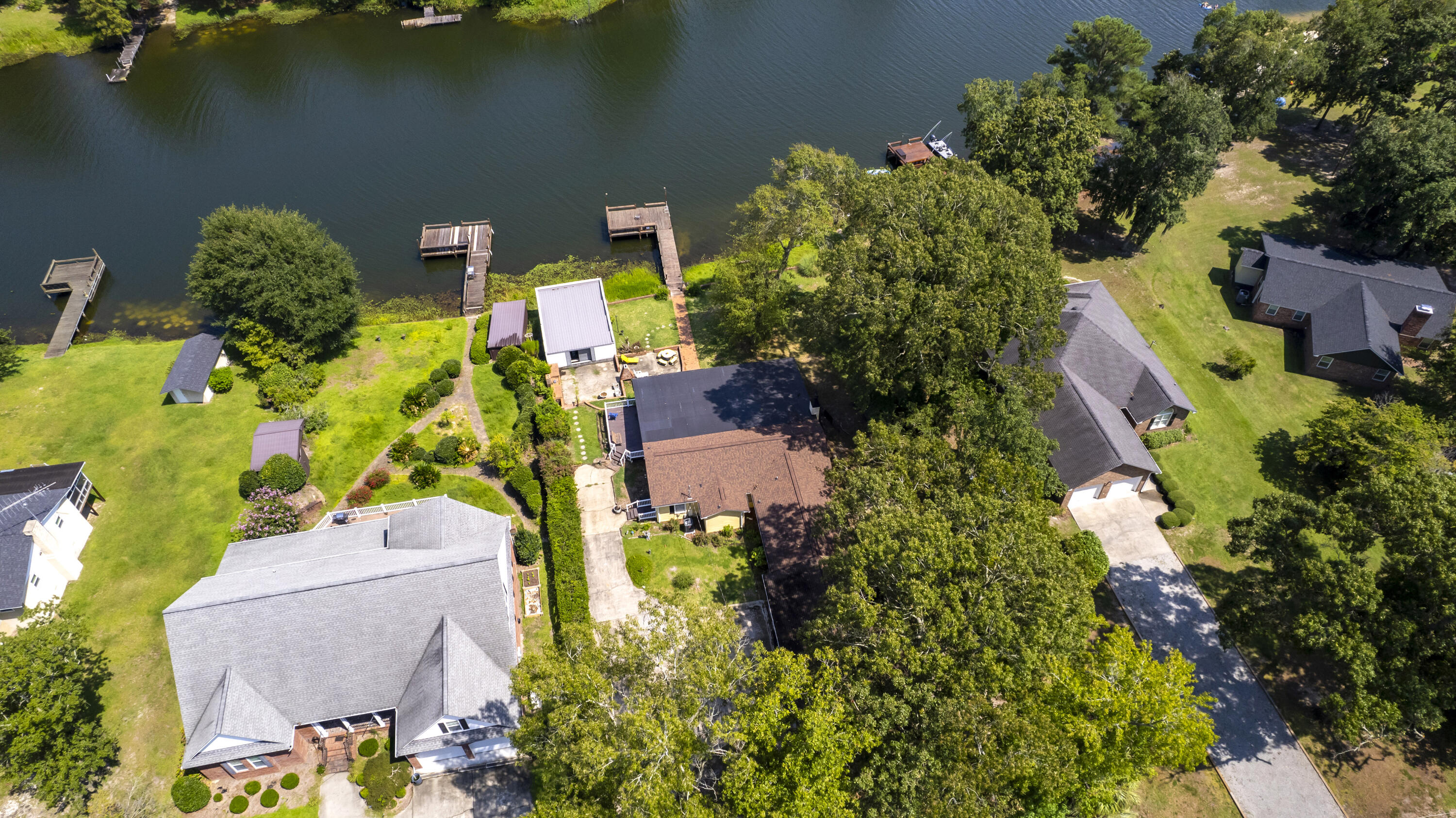 1130 Lemon Avenue Manning, SC 29102 - Photo 4 of 51 03