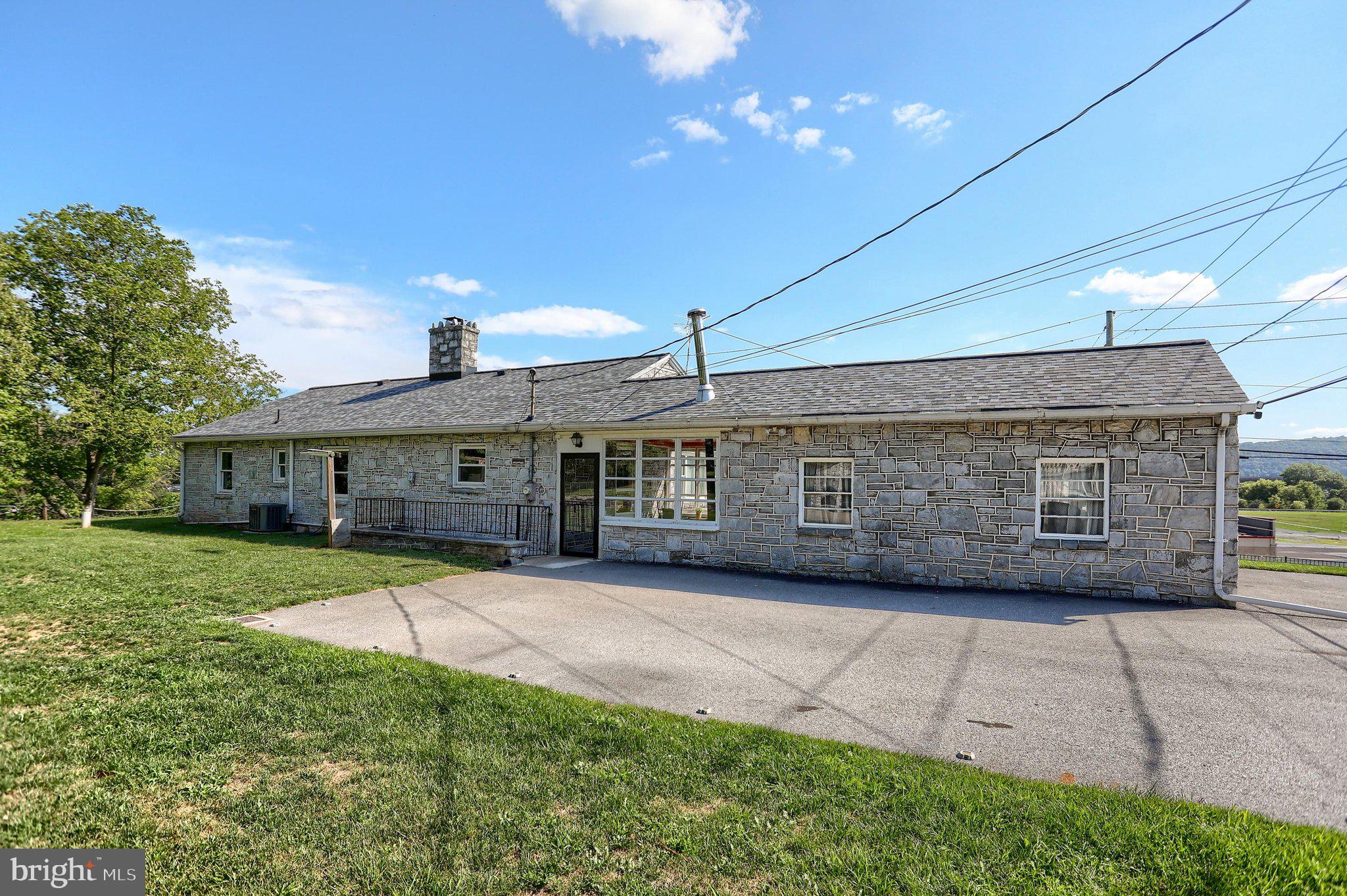 735 Rosedale Avenue Middletown, PA 17057 - Photo 37 of 48 Oversized driveway...