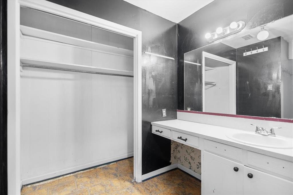 511 Happy Mount Mount Pleasant, TX 75455 - Photo 24 of 37 a bathroom with a sink and a mirror