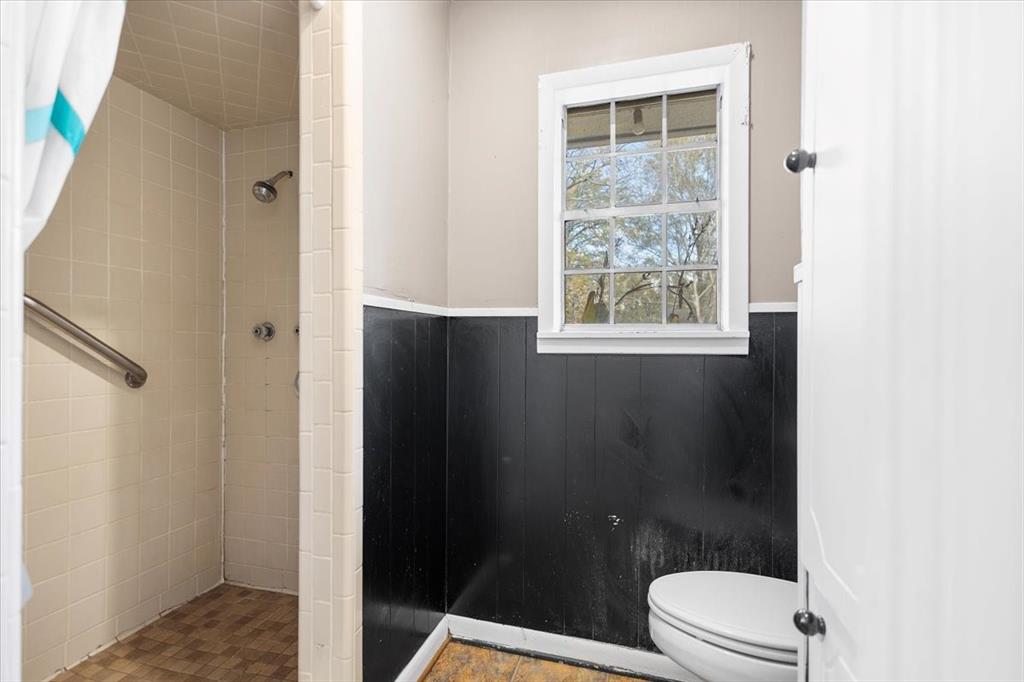 511 Happy Mount Mount Pleasant, TX 75455 - Photo 25 of 37 a bathroom with a toilet a sink and shower