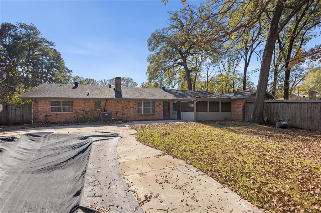 511 Happy Mount Mount Pleasant, TX 75455 - Photo 33 of 37 a front view of house with yard nad seating space