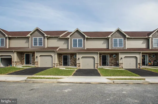 $2,400 | 515 Elm Street, Reading, PA 19601