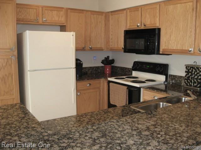 1664 Deepwood Circle Rochester, MI 48307 - Photo 10 of 30 DeepwoodK1.jpg