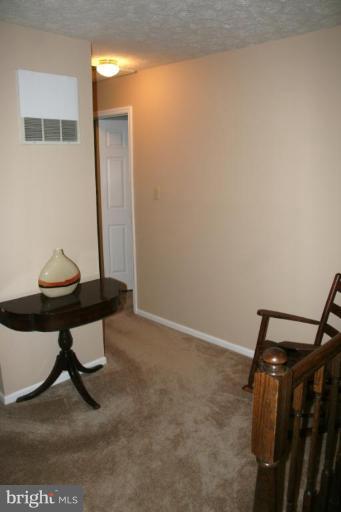 8660 Mission Road Jessup, MD 20794 - Photo 20 of 30 upper level hallway