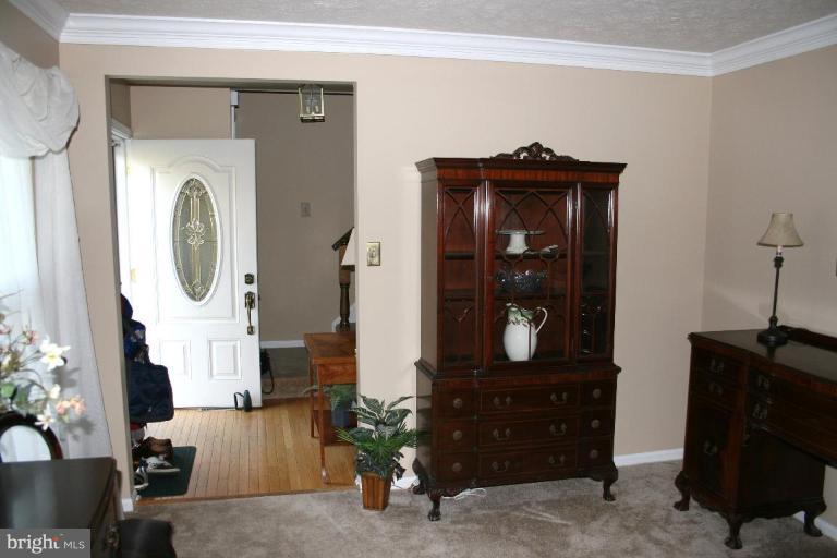 8660 Mission Road Jessup, MD 20794 - Photo 6 of 30 living room
