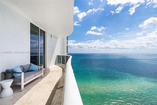 $8,900 | 16001 Collins Avenue, Unit 3002, Sunny Isles Beach, FL 33160