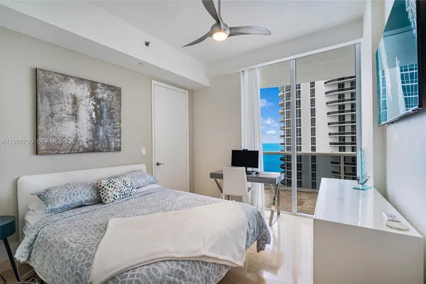 $8,900 | 16001 Collins Avenue, Unit 3002, Sunny Isles Beach, FL 33160