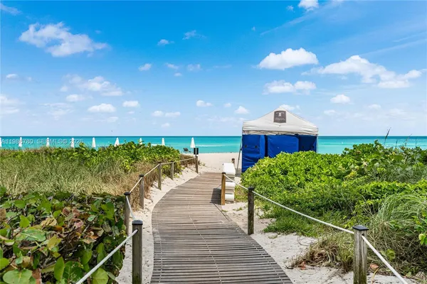 $8,900 | 16001 Collins Avenue, Unit 3002, Sunny Isles Beach, FL 33160