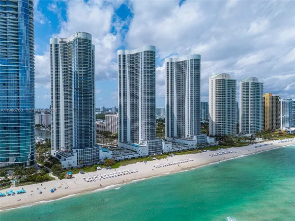 $8,900 | 16001 Collins Avenue, Unit 3002, Sunny Isles Beach, FL 33160