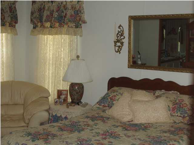 586 Stillwater Road Freeport, FL 32439 - Photo 13 of 18 Gallery Image 13