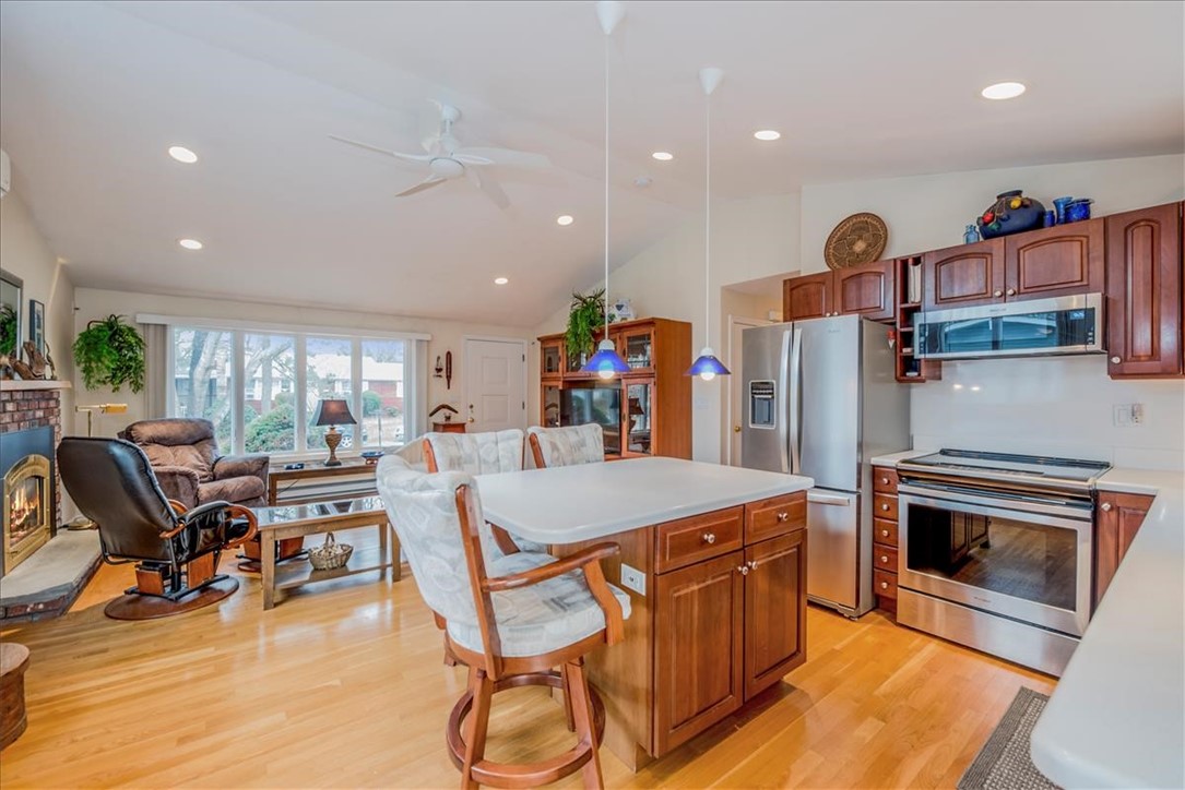 37 Balsam Road South Kingstown, RI 02879 - Photo 8 of 26 Gallery Image 8