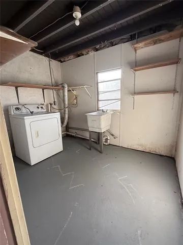 $2,000 | 4916 18th Street West, Unit B, Bradenton, FL 34207