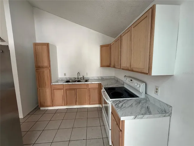 $2,000 | 4916 18th Street West, Unit B, Bradenton, FL 34207