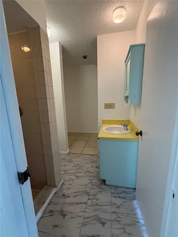 $2,000 | 4916 18th Street West, Unit B, Bradenton, FL 34207