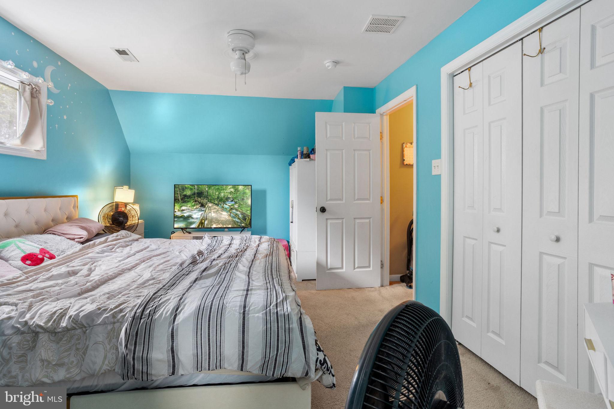 954 East Walnut Road Vineland, NJ 08360 - Photo 23 of 25 a bedroom with a bed and a window