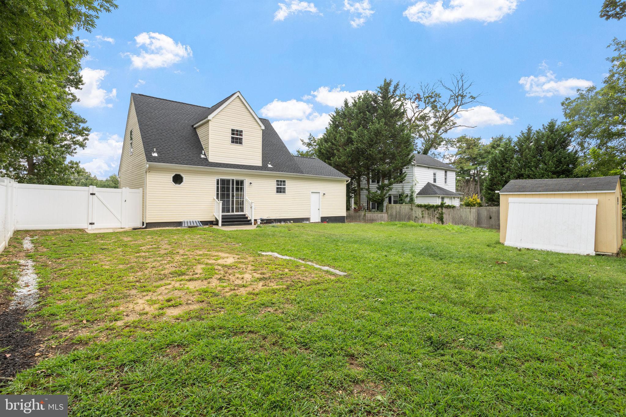 954 East Walnut Road Vineland, NJ 08360 - Photo 25 of 25 a front view of house with garden