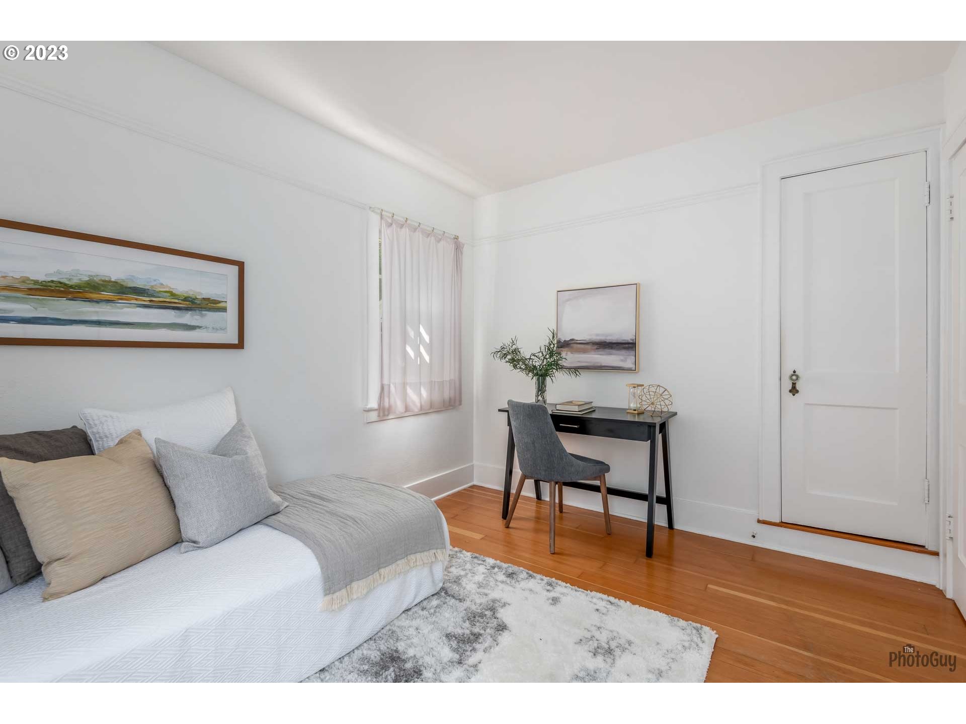1041 Madison Street Eugene, OR 97402 - Photo 21 of 34 a living room with furniture and a wooden floor