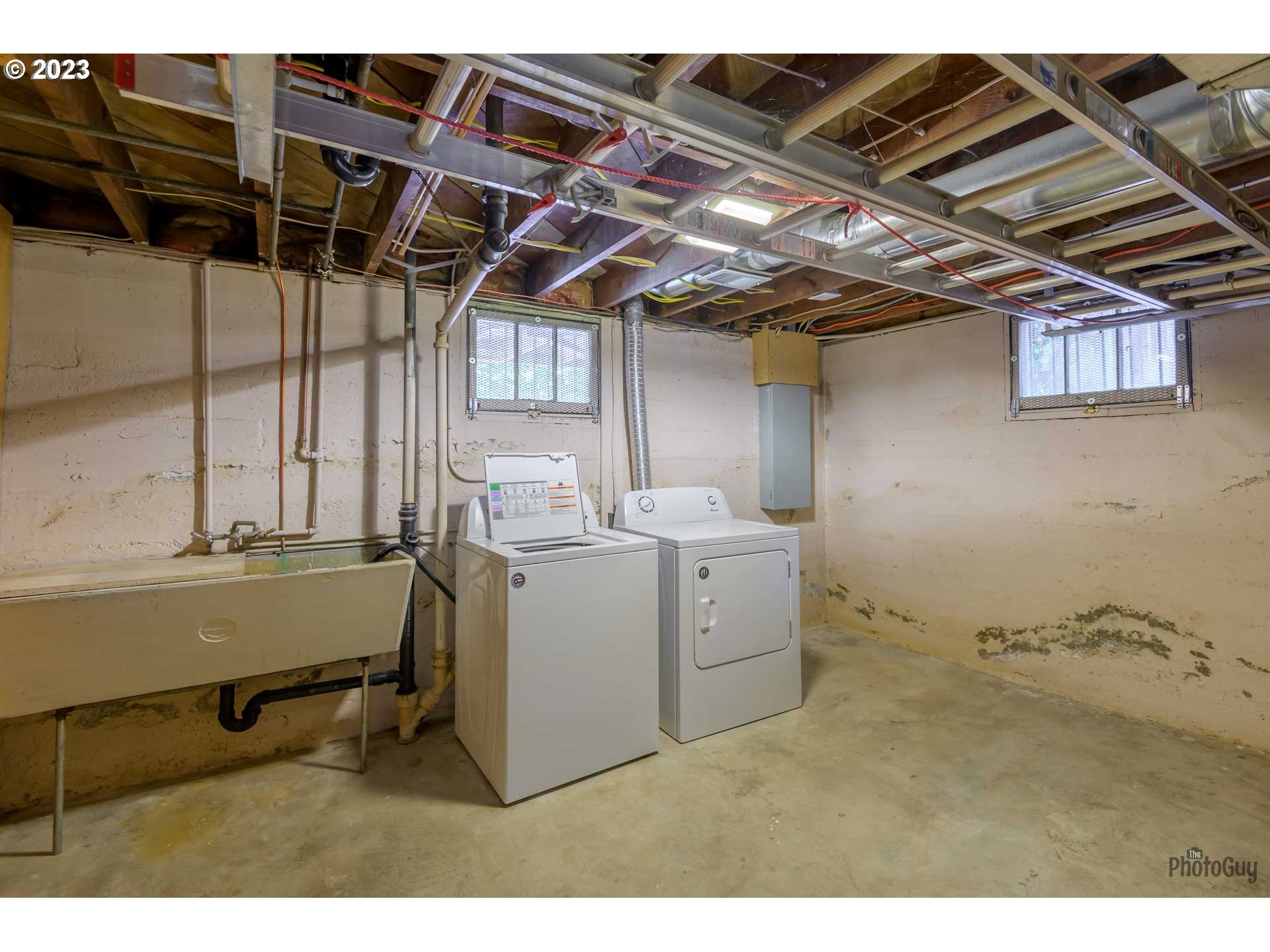 1041 Madison Street Eugene, OR 97402 - Photo 22 of 34 a utility room with dryer and washer