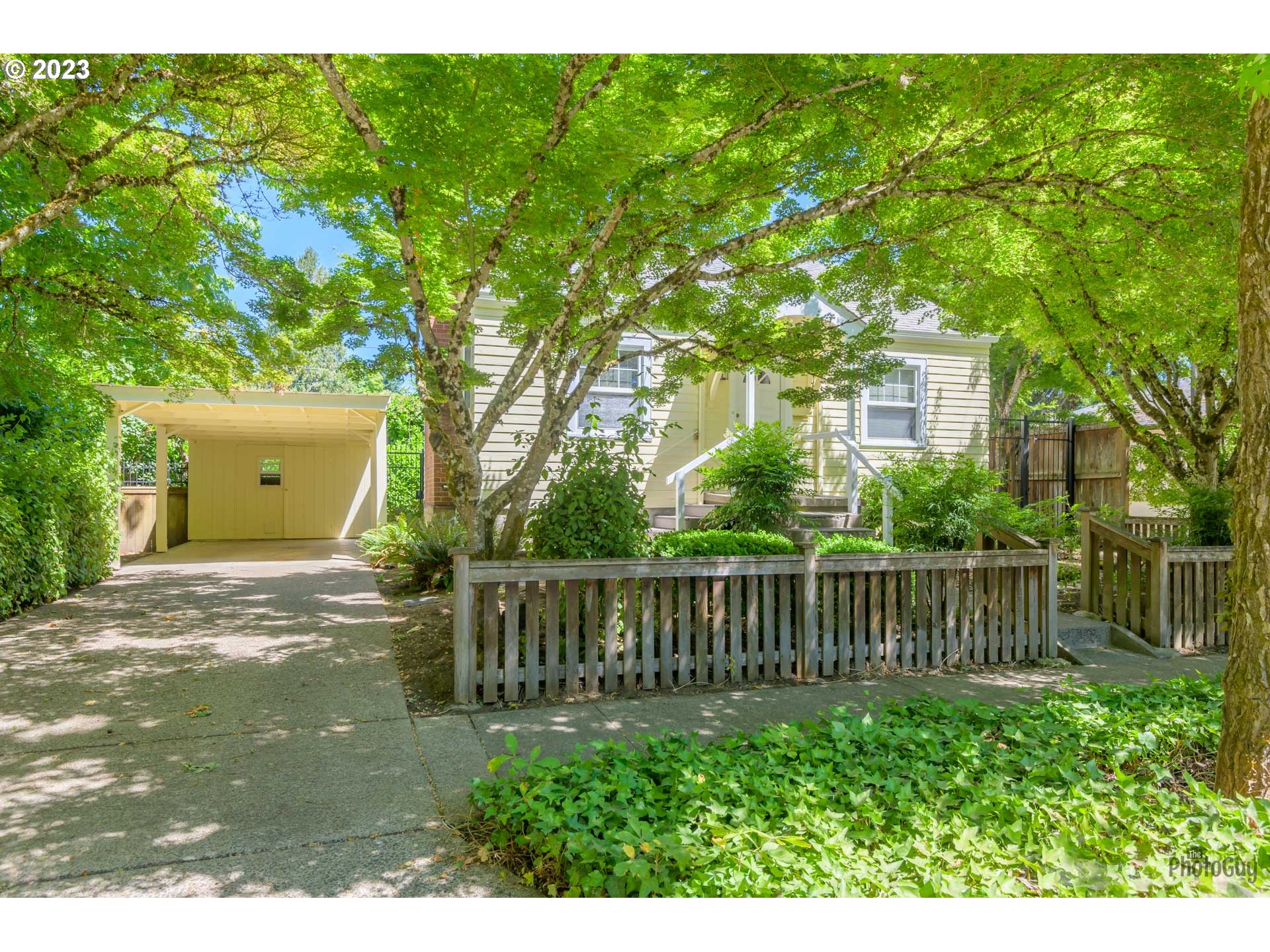 1041 Madison Street Eugene, OR 97402 - Photo 3 of 34 a view of a backyard