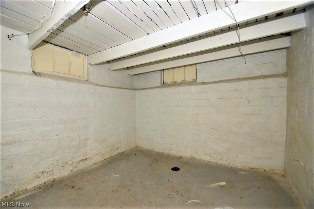 956 Woodview Road Cleveland, OH 44121 - Photo 25 of 30 Gallery Image 25