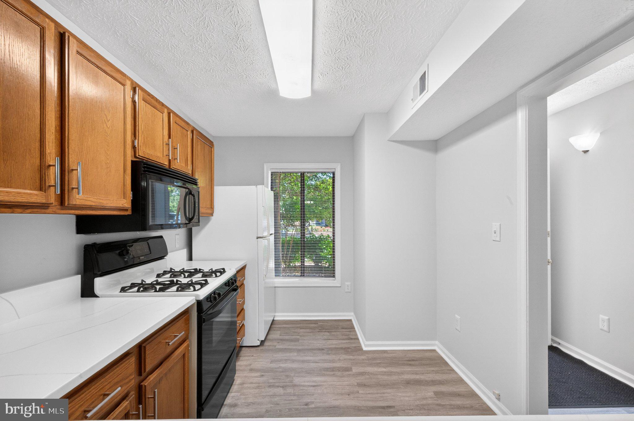 2281 Hunter's Run Drive, Unit 2281 Reston, VA 20191 - Photo 6 of 25 Bright and inviting kitchen space.