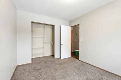 $2,000,000 | 4927-4935 University Avenue Northeast, Columbia Heights, MN 55421