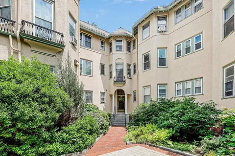 $829,900 | 1619 Massachusetts Avenue, Unit 37, Cambridge, MA 02138