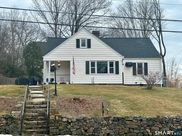 $520,000 | 7 East Lake Road, Trumbull, CT 06611