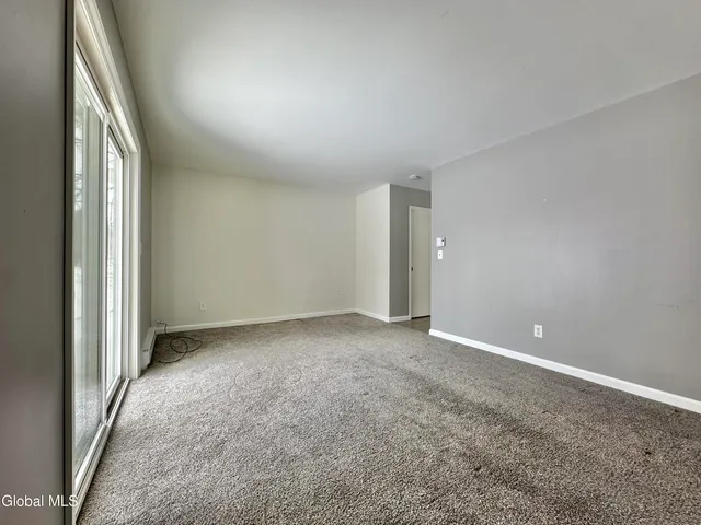 $1,750 | 31 Suncrest Drive, Unit 1, Waterford, NY 12188