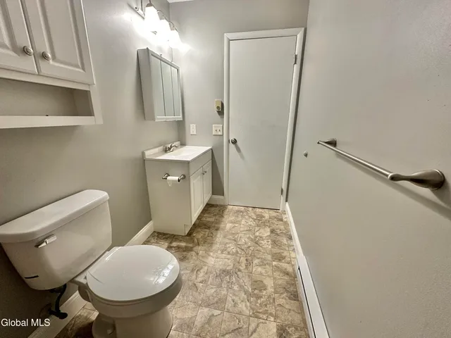 $1,750 | 31 Suncrest Drive, Unit 1, Waterford, NY 12188