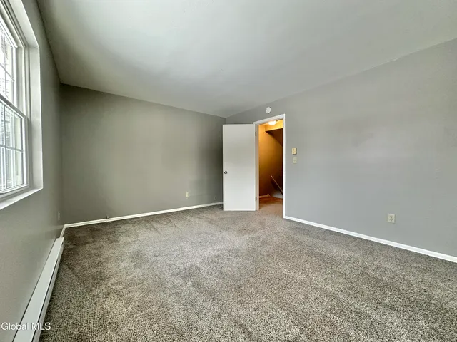 $1,750 | 31 Suncrest Drive, Unit 1, Waterford, NY 12188