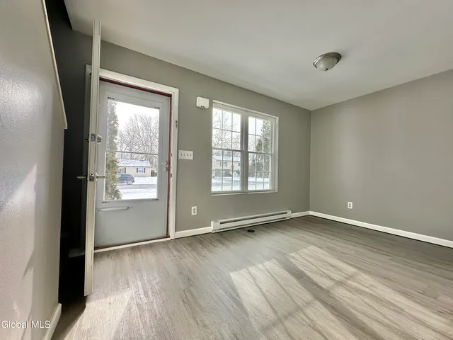 $1,750 | 31 Suncrest Drive, Unit 1, Waterford, NY 12188