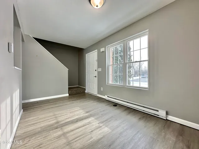 $1,750 | 31 Suncrest Drive, Unit 1, Waterford, NY 12188