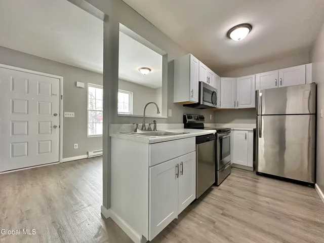 $1,750 | 31 Suncrest Drive, Unit 1, Waterford, NY 12188