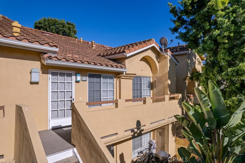 78 Costero Aisle, Unit 301 Irvine, CA 92614 - Photo 1 of 38 a view of a house with backyard and sitting area