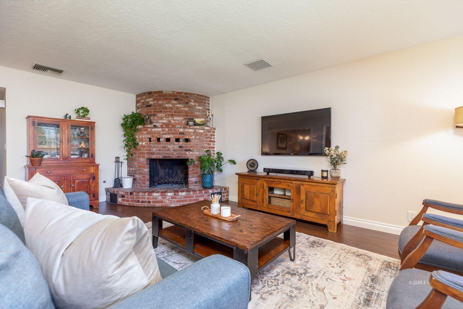 240 South Broadway Street Ridgecrest, CA 93555 - Photo 2 of 7
