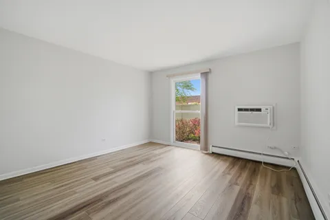 $185,000 | 330 North Carter Street, Unit 103, Palatine, IL 60067