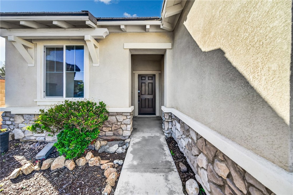 30355 Paca Court Menifee, CA 92584 - Photo 6 of 45