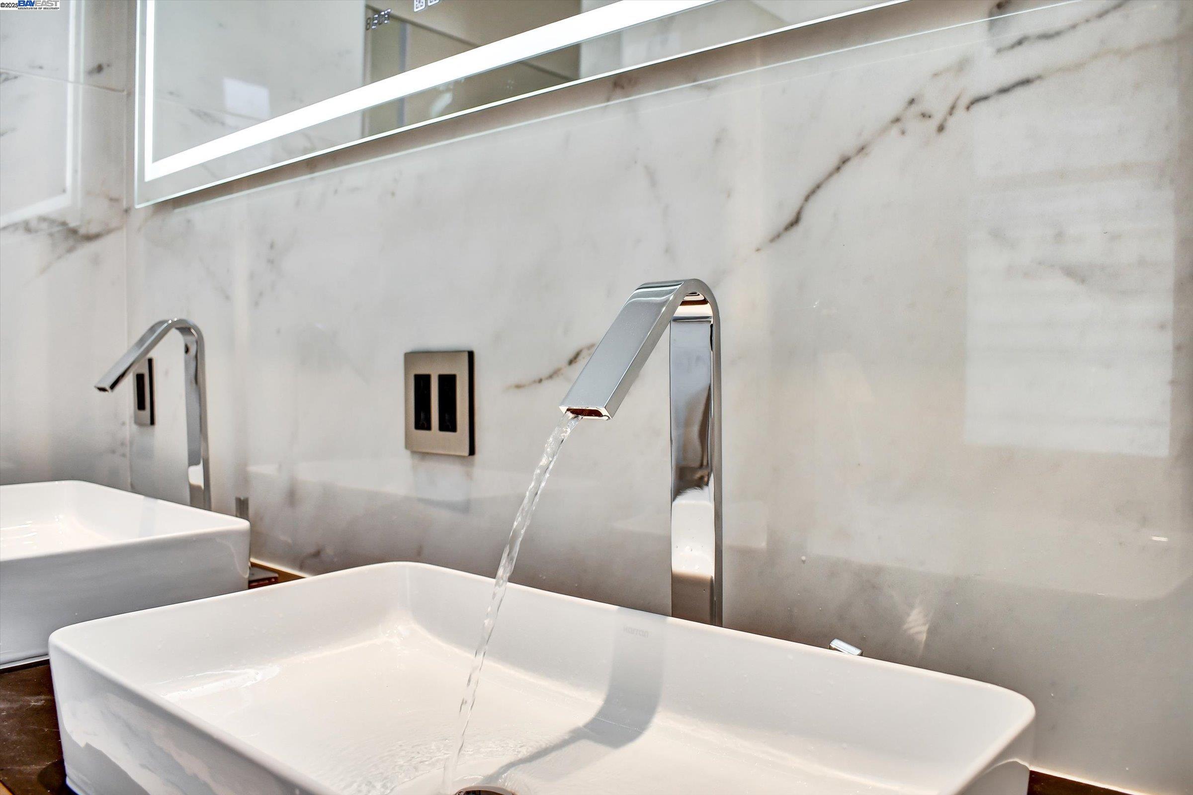 1208 Stanyan Street San Francisco, CA 94117 - Photo 46 of 60 a bathroom with a white tub and shower