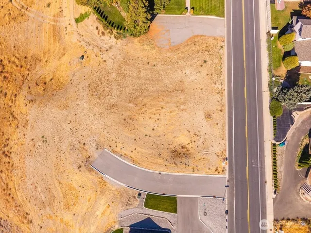 a view of a bathroom