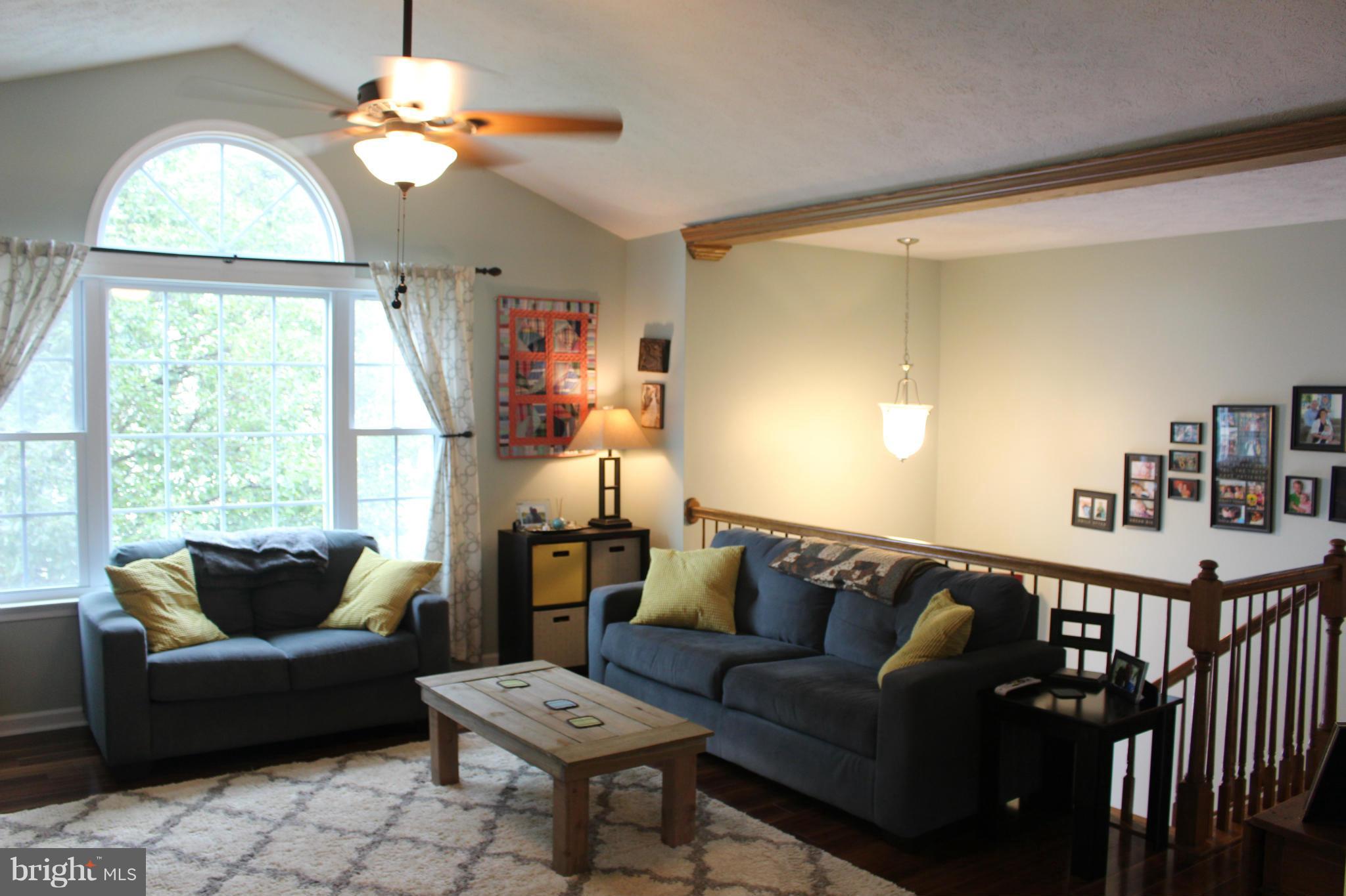 1465 Canterbury Road Front Royal, VA 22630 - Photo 3 of 29 Living Room