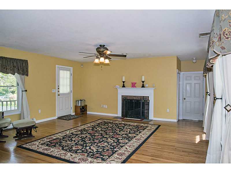 22 Wickham Road North Kingstown, RI 02852 - Photo 5 of 25 Den/Family/Great Room.