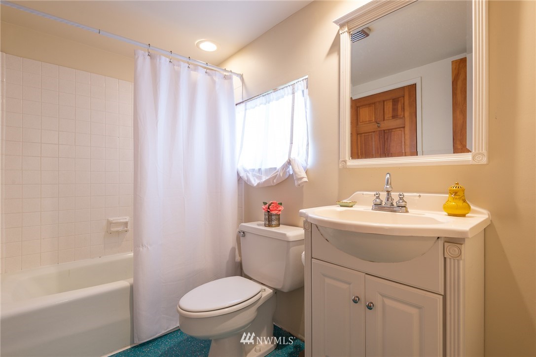 22011 Dockton Road Southwest Vashon, WA 98070 - Photo 17 of 24 Gallery Image 17